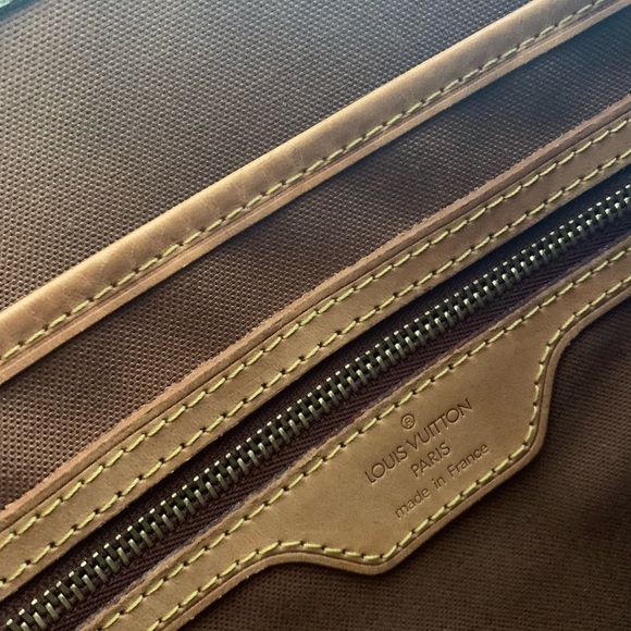 Louis Vuitton Purse - Picture 5 of 7